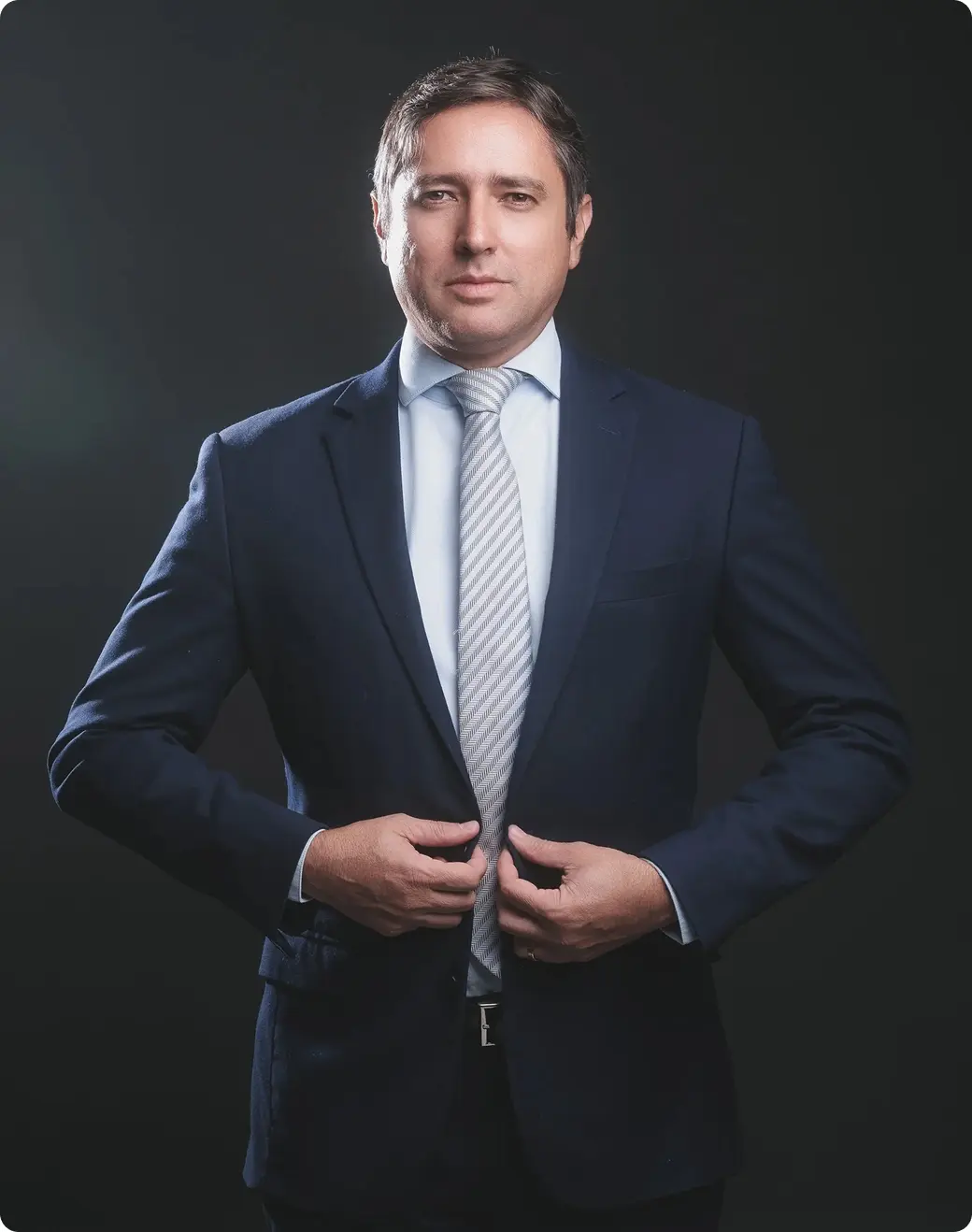 Retrato profissional do advogado criminalista Enio Luiz de Carvalho Biaggi